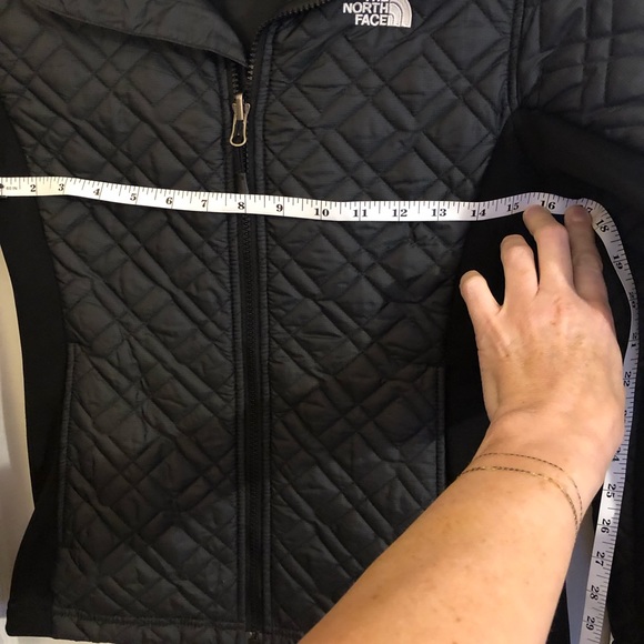 Gorgeous North Face jkt—-Flash sale!Need to sell everything so make me an offer! - Picture 2 of 5